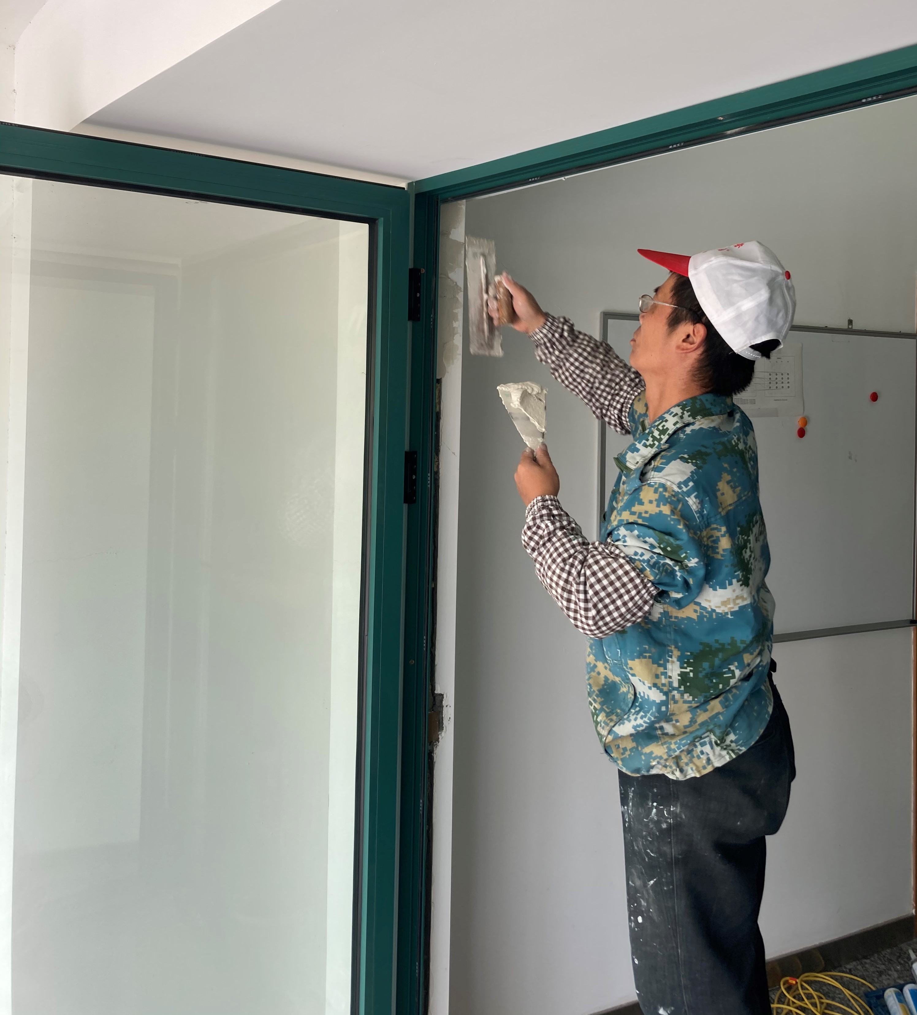 腻子找平、涂料补色